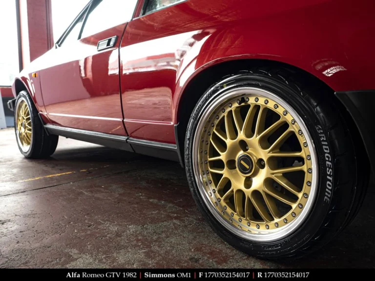 Alfa Romeo on 17 Inch Simmons OM-1
