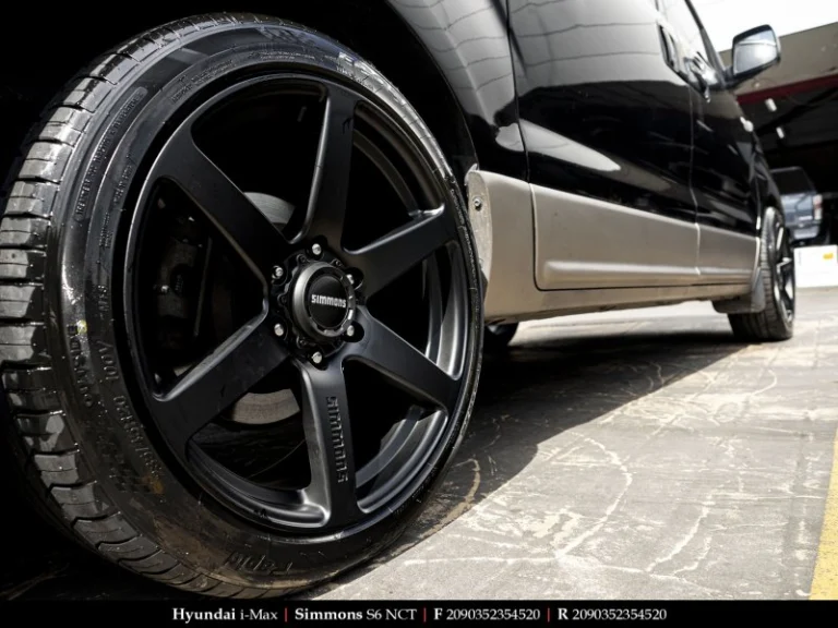 Hyundai on 20 Inch Simmons S6 NCT